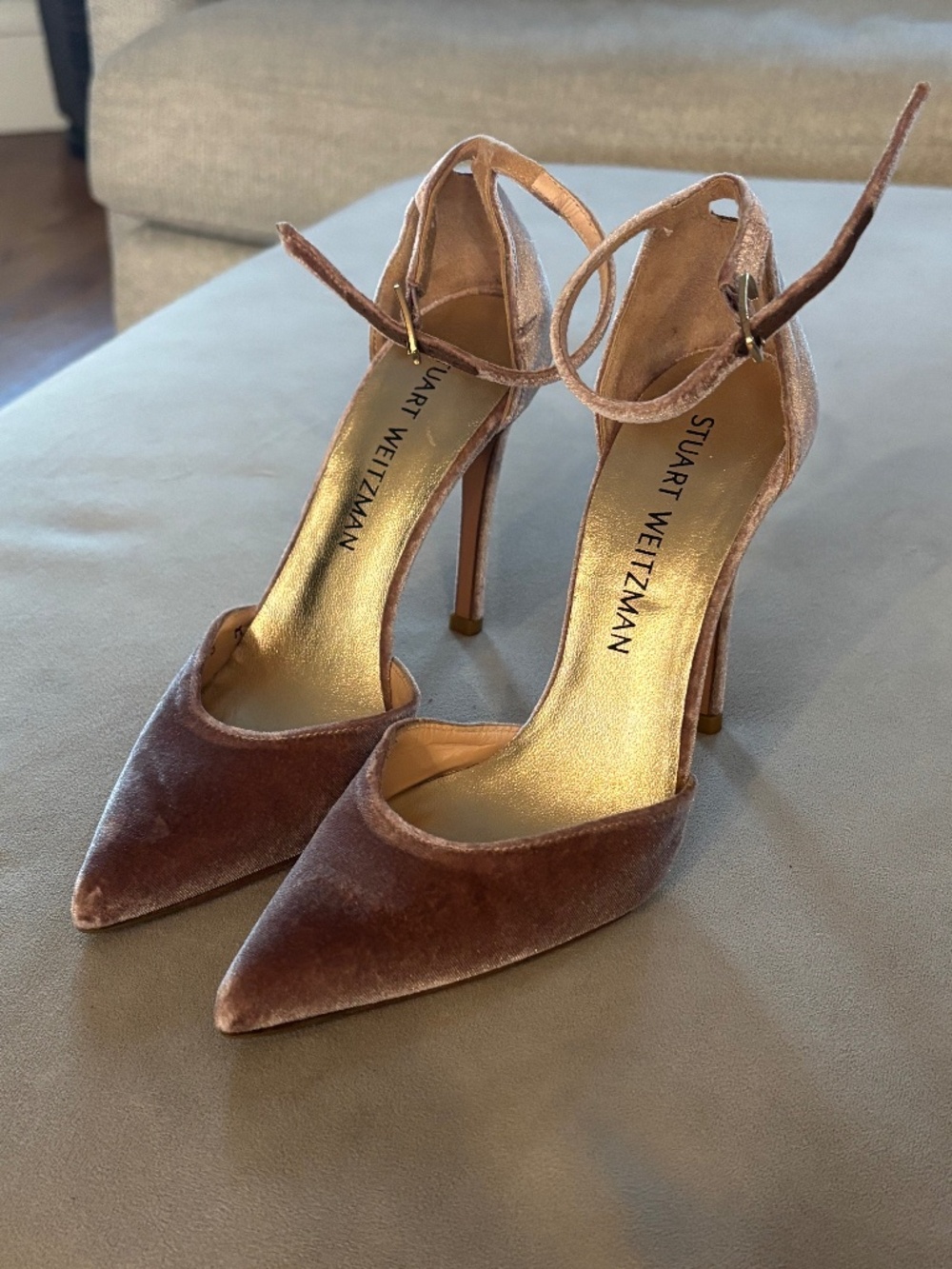 Stuart Weitzman - Picture 1 of 6